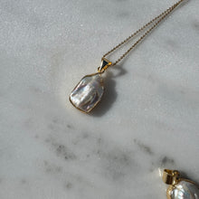 Load image into Gallery viewer, Mother of Pearl Necklace