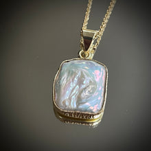 Load image into Gallery viewer, Mother of Pearl Necklace