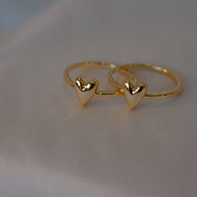 Load image into Gallery viewer, Minimalist Gold Vermeil Heart Ring